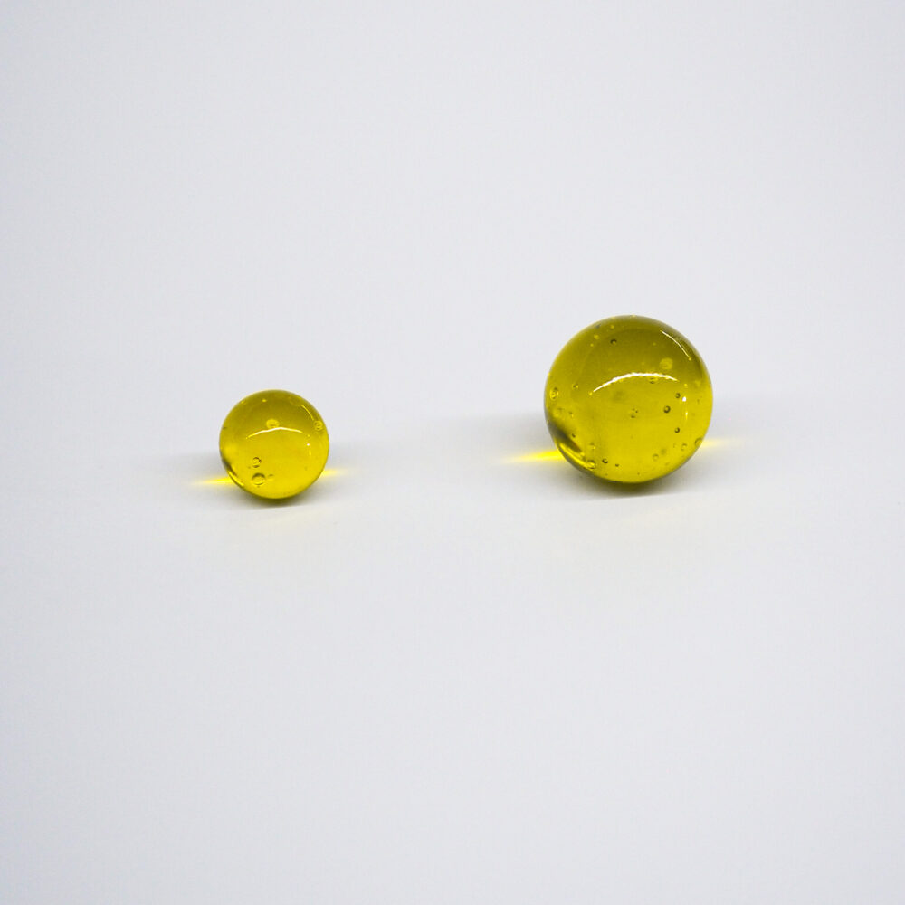 Energiekugeln gelb Die Pen Yang Energie-Kugel ist ein erprobter Begleiter und Energiespender und einfach in der Anwendung: Zum Energetisieren von Wasser und weiteren Getränken die Kugel für ca. 5 Minuten ins Glas/Behälter geben. Als kleiner Energiespender für unterwegs: Die Kugel als Rechtshänder in der linken Hosentasche als Linkshänder in der rechten Hosentasche tragen.